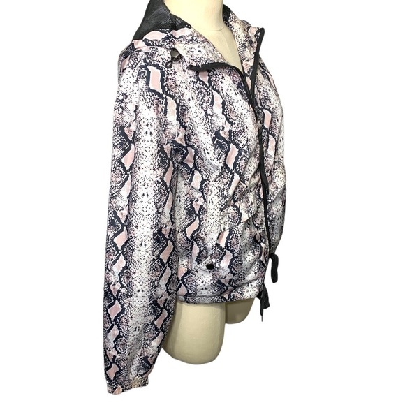 Me Jane Cropped Hooded Windbreaker Bomber Jacket Pink Black Snake Print Sz Small - Picture 2 of 12